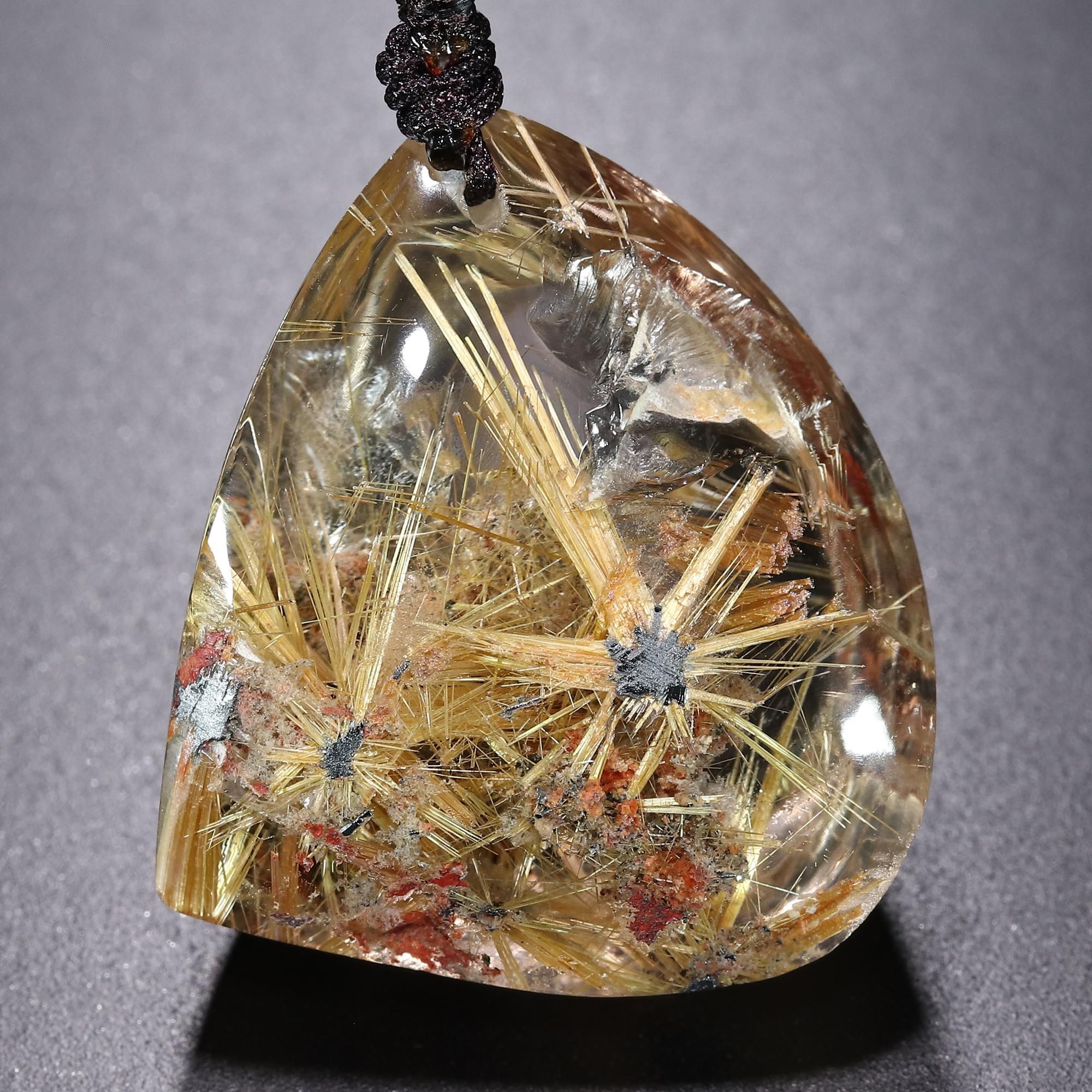 水晶の透明度が高くて中の様子を眺めていても楽しめる】ガーデン太陽