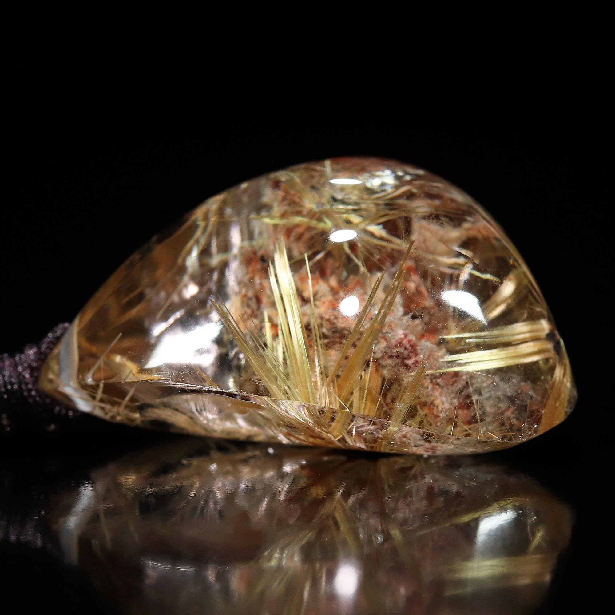 水晶の透明度が高くて中の様子を眺めていても楽しめる】ガーデン太陽