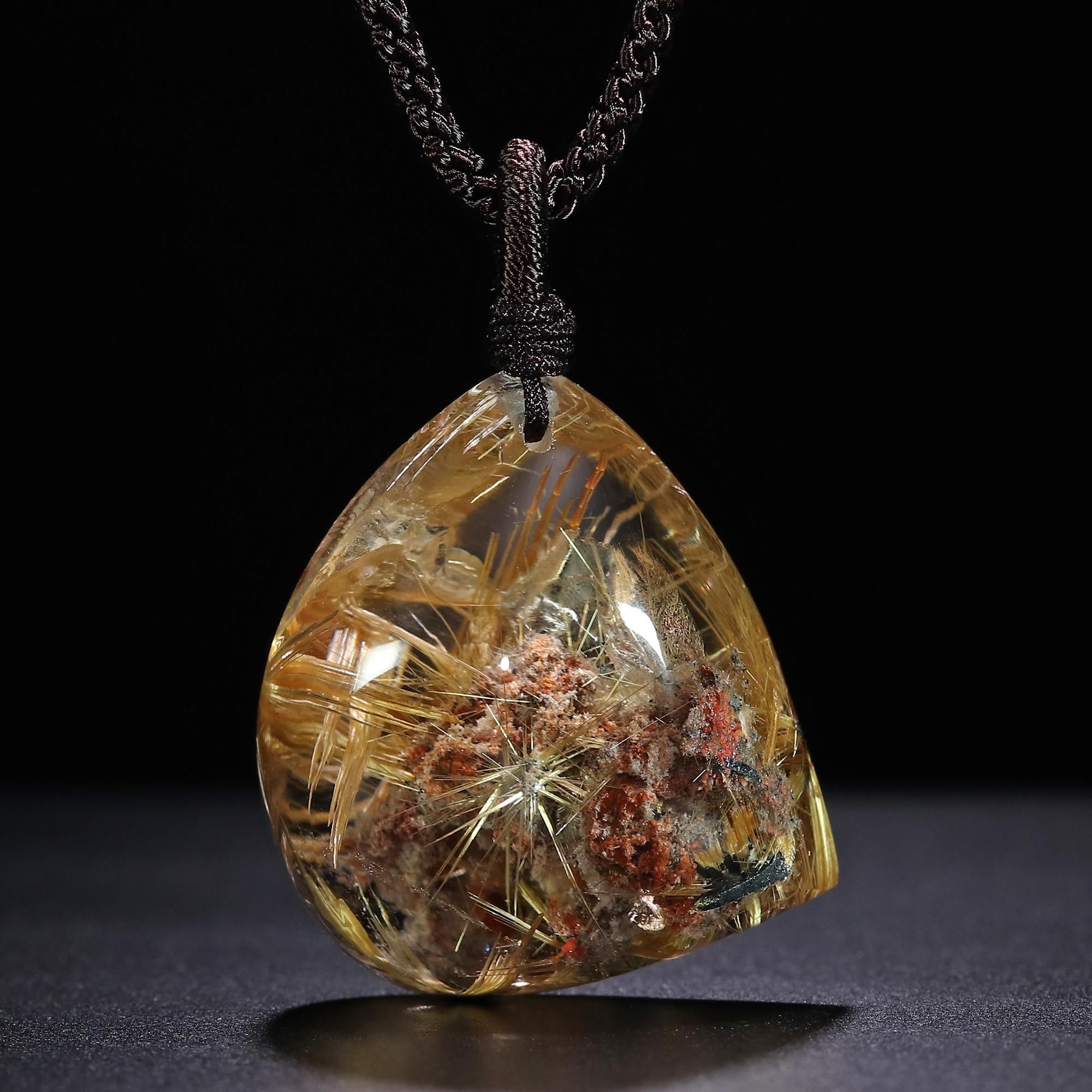 水晶の透明度が高くて中の様子を眺めていても楽しめる】ガーデン太陽