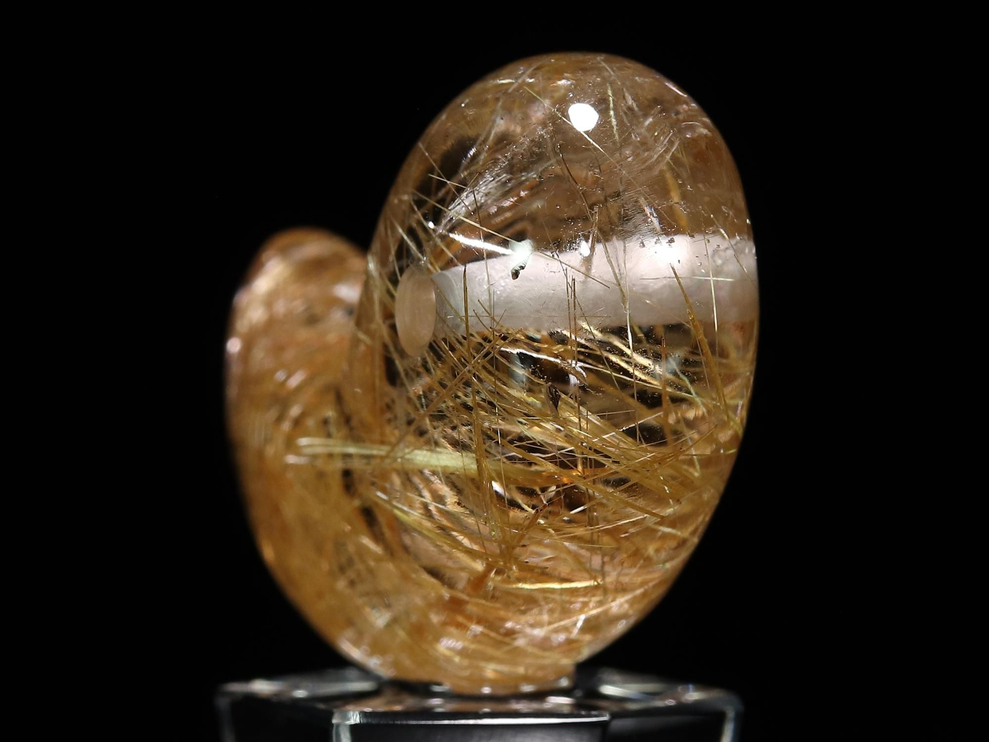 特注品/ネパールで加工した当店限定勾玉】ゴールドルチルクォーツ 勾玉