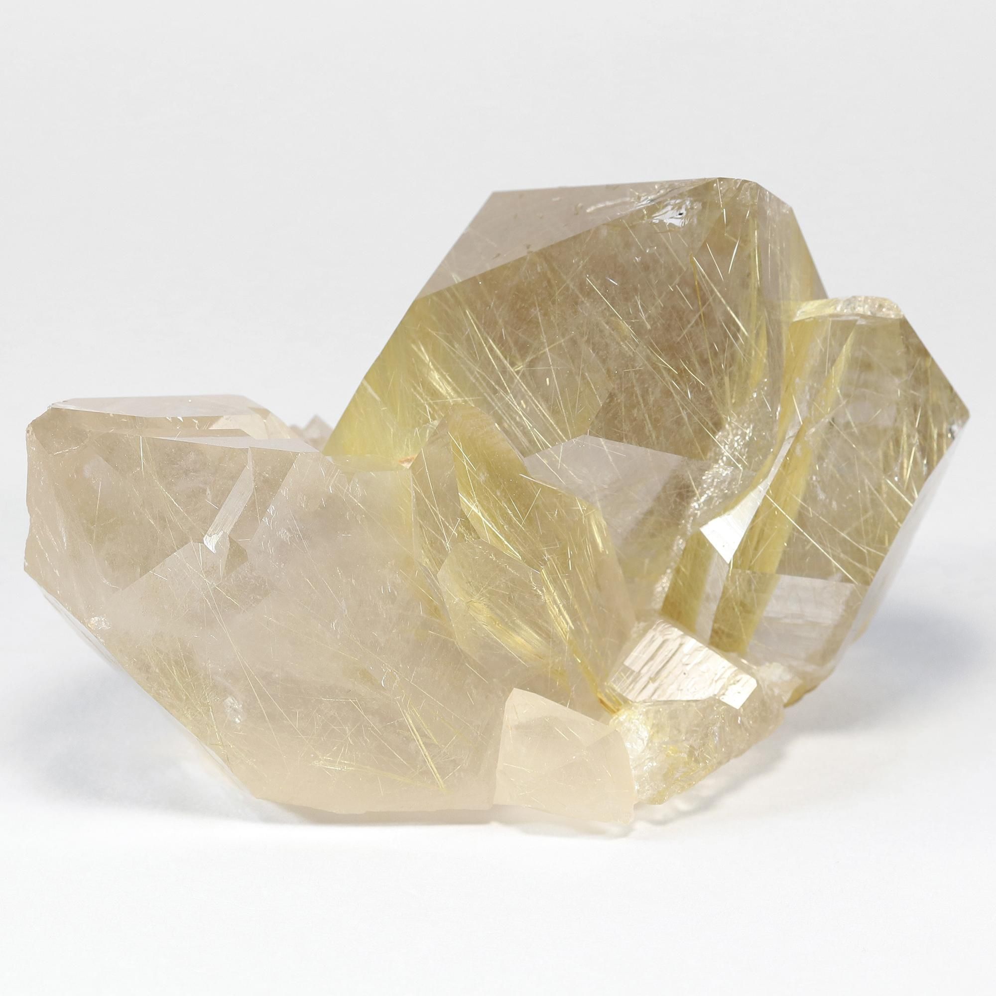 希少なクラスター原石/ルチルクォーツでは珍しい水晶の色味がライト