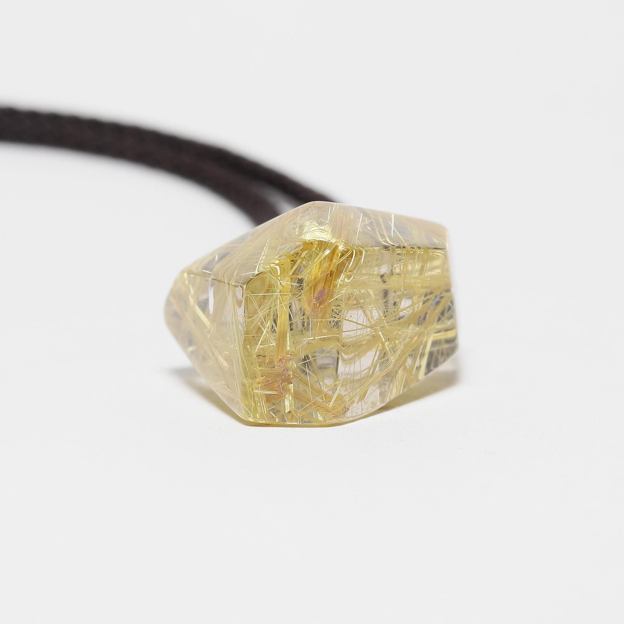 タイチンルチルクォーツ フリーシェイプカット 紐付きペンダント(型番