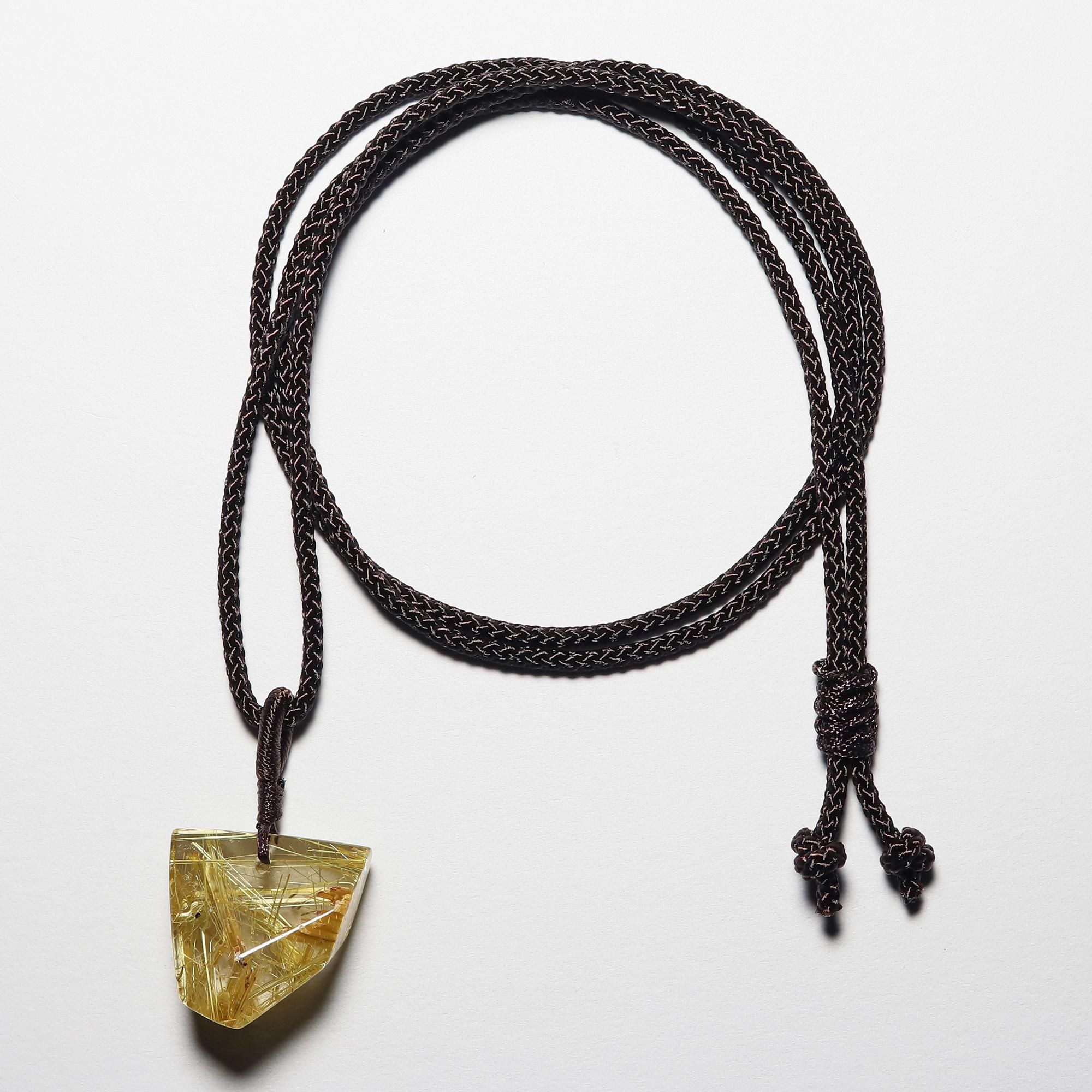 タイチンルチルクォーツ フリーシェイプカット 紐付きペンダント(型番