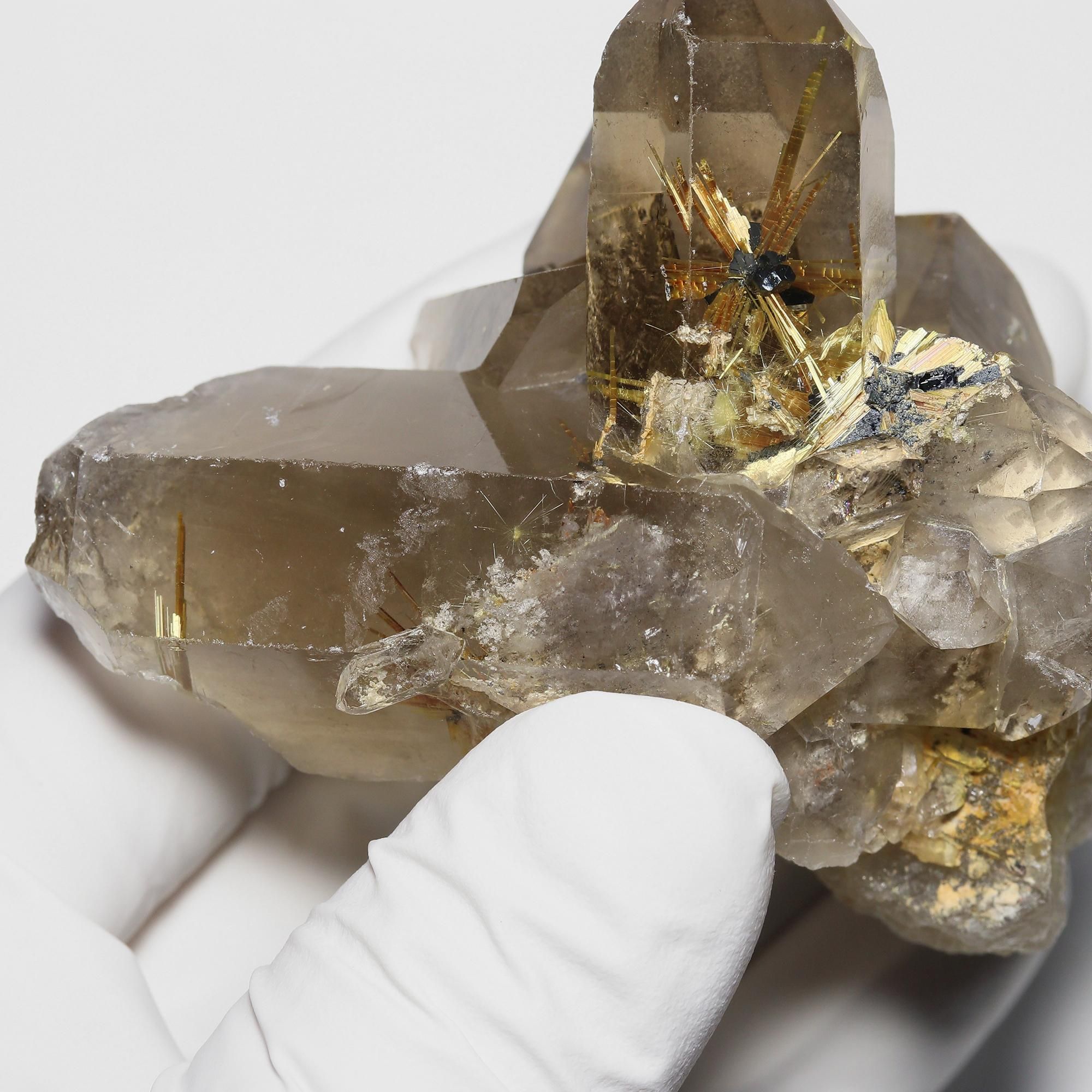 スター状の太陽放射ルチルを内包した希少抜群の原石/観賞用・鉱物標本