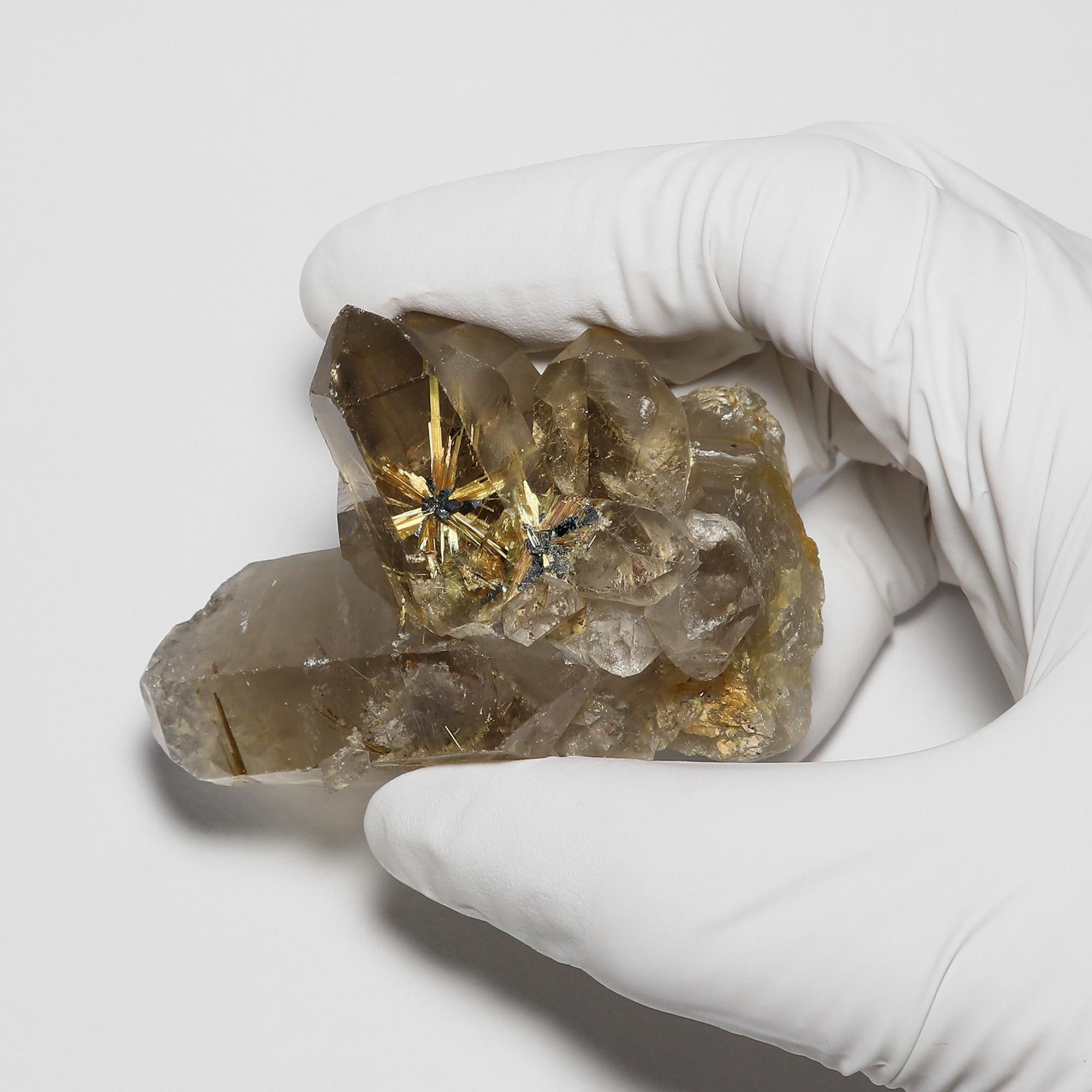 スター状の太陽放射ルチルを内包した希少抜群の原石/観賞用・鉱物標本