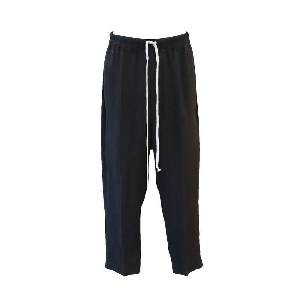 <img class='new_mark_img1' src='https://img.shop-pro.jp/img/new/icons47.gif' style='border:none;display:inline;margin:0px;padding:0px;width:auto;' />DRAWSTRING CROPPED ASTAIRES PANTS CC
