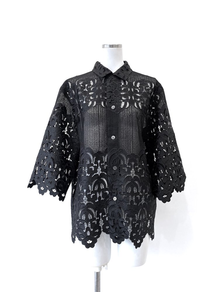 <img class='new_mark_img1' src='https://img.shop-pro.jp/img/new/icons47.gif' style='border:none;display:inline;margin:0px;padding:0px;width:auto;' />Lace shirt