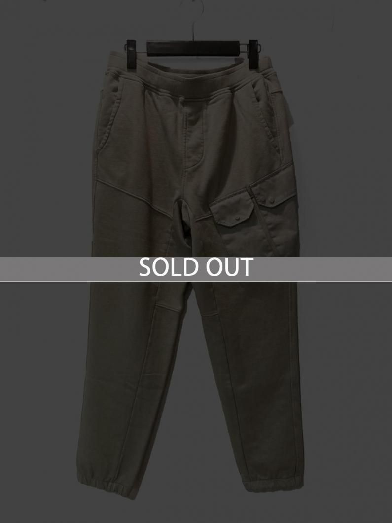 <img class='new_mark_img1' src='https://img.shop-pro.jp/img/new/icons47.gif' style='border:none;display:inline;margin:0px;padding:0px;width:auto;' />COMBO CARGO SWEAT PANTS