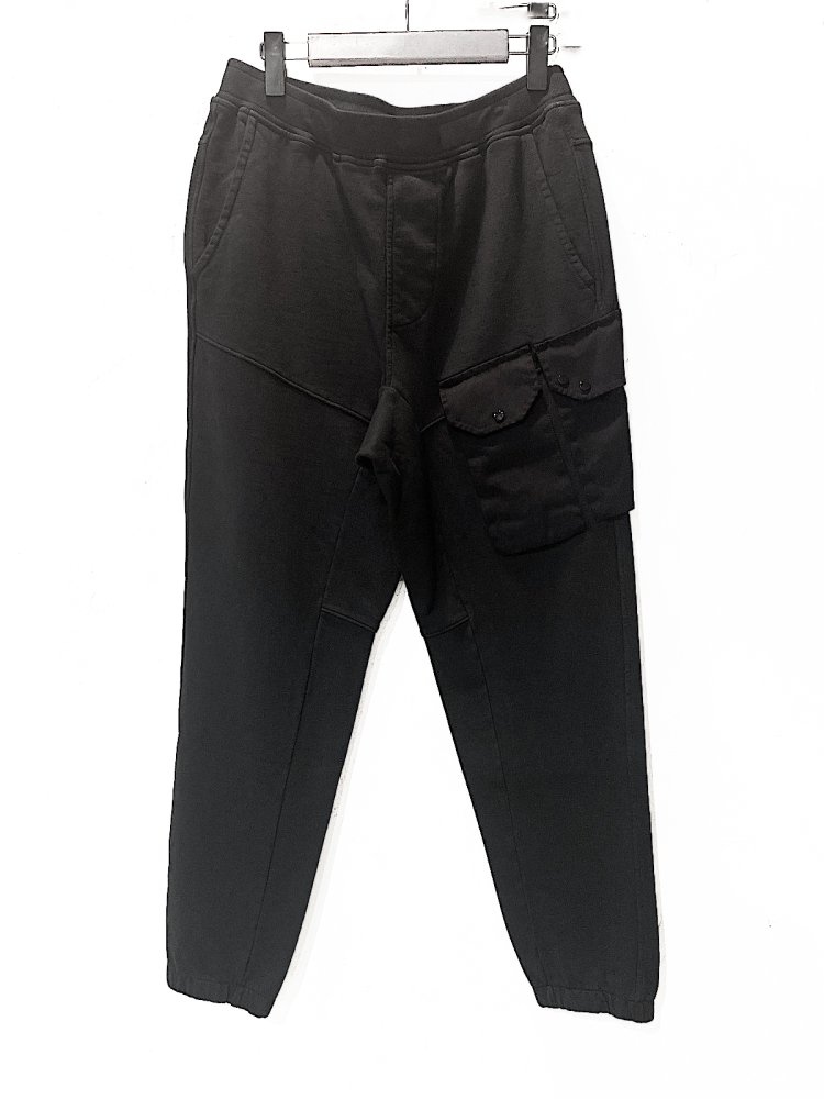 <img class='new_mark_img1' src='https://img.shop-pro.jp/img/new/icons14.gif' style='border:none;display:inline;margin:0px;padding:0px;width:auto;' />COMBO CARGO SWEAT PANTS