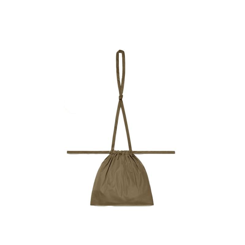 <img class='new_mark_img1' src='https://img.shop-pro.jp/img/new/icons14.gif' style='border:none;display:inline;margin:0px;padding:0px;width:auto;' />Drawstring Bag SS30 STRAP TAUPE