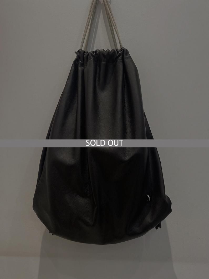 <img class='new_mark_img1' src='https://img.shop-pro.jp/img/new/icons47.gif' style='border:none;display:inline;margin:0px;padding:0px;width:auto;' />LARGE DRAWSTRING BACKPACK