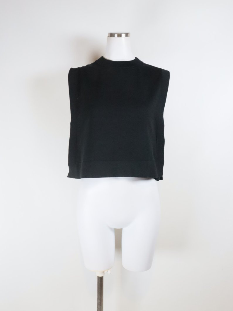 <img class='new_mark_img1' src='https://img.shop-pro.jp/img/new/icons47.gif' style='border:none;display:inline;margin:0px;padding:0px;width:auto;' />CROPPED TOP SWEATER