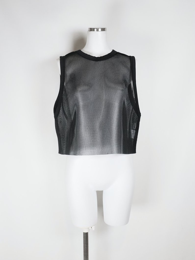 <img class='new_mark_img1' src='https://img.shop-pro.jp/img/new/icons14.gif' style='border:none;display:inline;margin:0px;padding:0px;width:auto;' />MESH SLEEVELESS CROPPED TOP