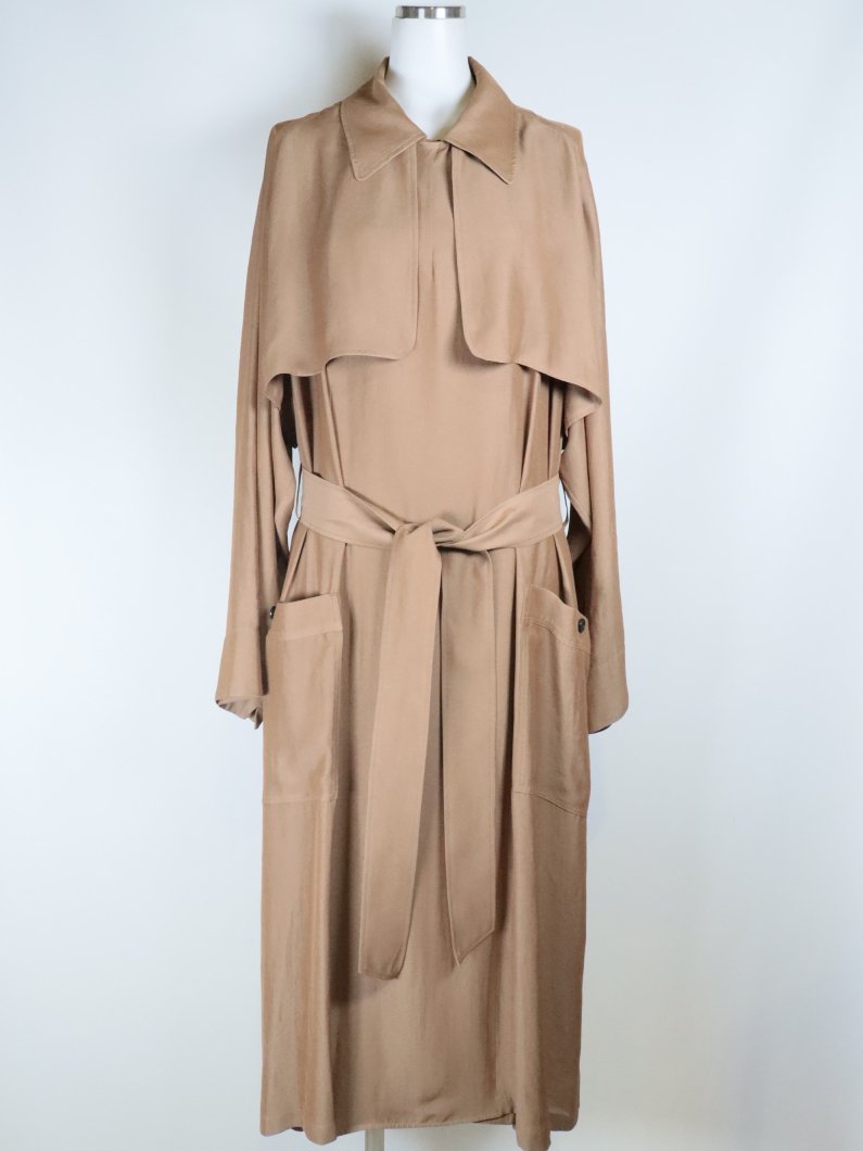 <img class='new_mark_img1' src='https://img.shop-pro.jp/img/new/icons14.gif' style='border:none;display:inline;margin:0px;padding:0px;width:auto;' />SHEER TWILL TRENCH COAT