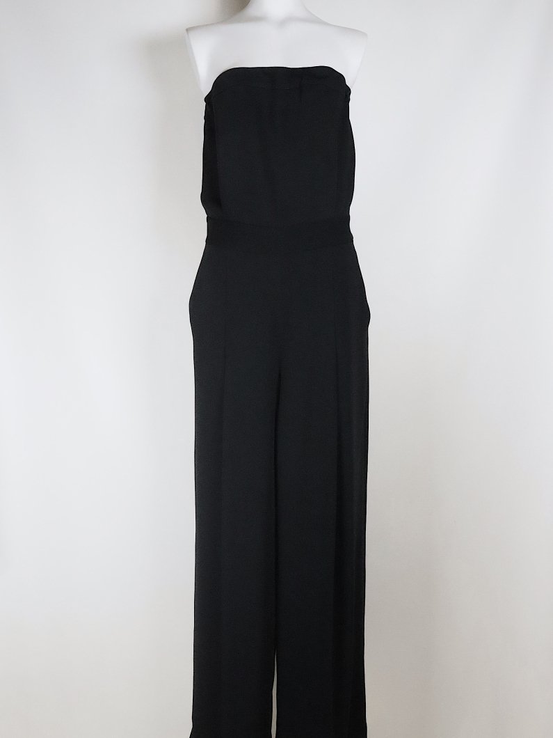 <img class='new_mark_img1' src='https://img.shop-pro.jp/img/new/icons14.gif' style='border:none;display:inline;margin:0px;padding:0px;width:auto;' />SATIN STRAPLESS JUMPSUIT