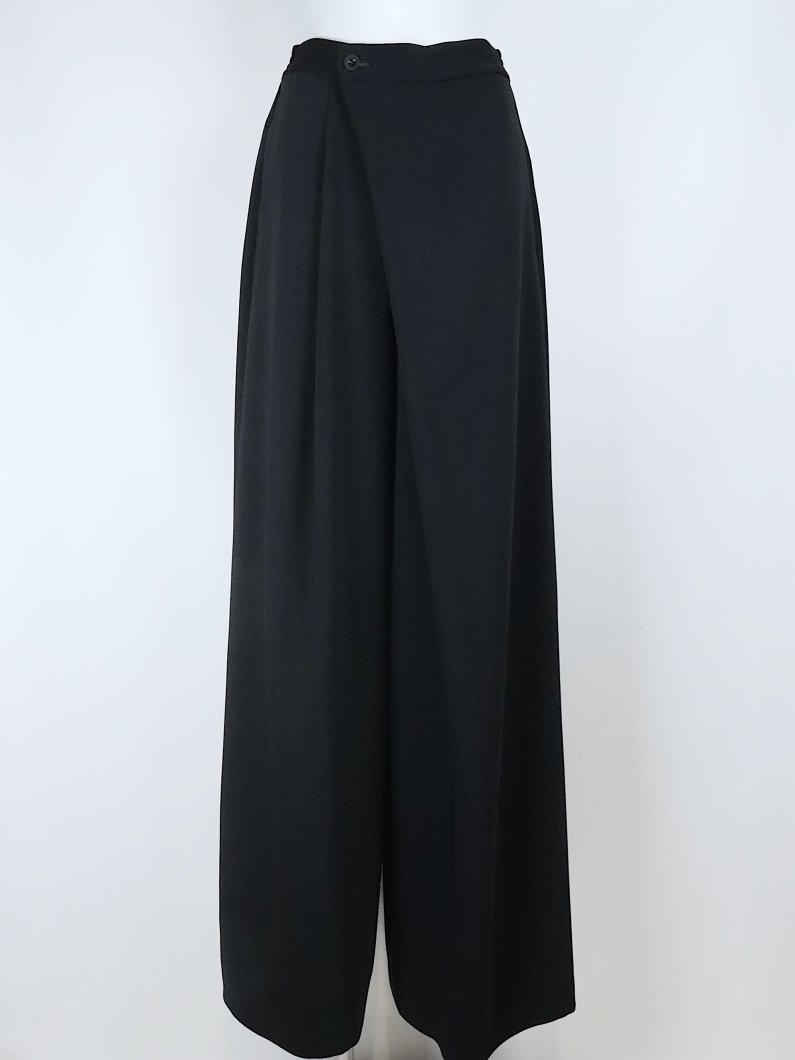<img class='new_mark_img1' src='https://img.shop-pro.jp/img/new/icons47.gif' style='border:none;display:inline;margin:0px;padding:0px;width:auto;' />SATIN WIDE LEG PANTS
