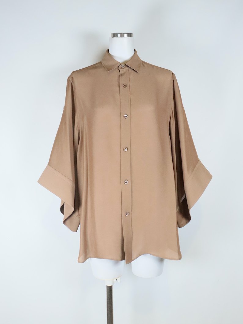 <img class='new_mark_img1' src='https://img.shop-pro.jp/img/new/icons47.gif' style='border:none;display:inline;margin:0px;padding:0px;width:auto;' />SHEER TWILL BELL-SLEEVE SHIRT