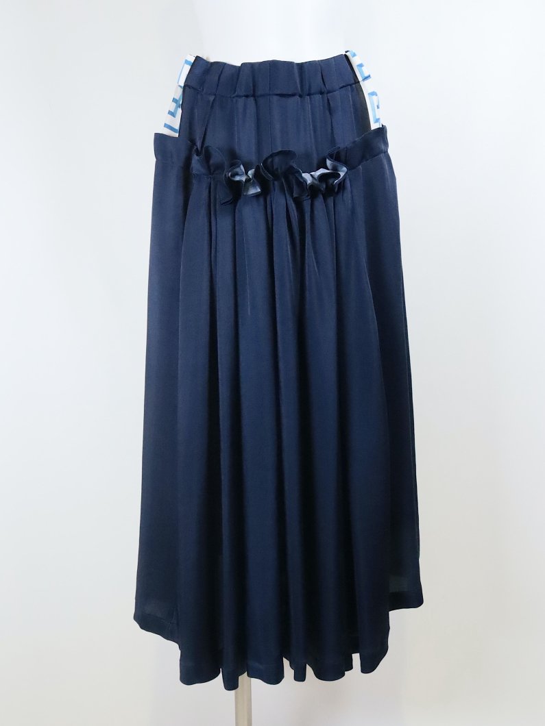 <img class='new_mark_img1' src='https://img.shop-pro.jp/img/new/icons47.gif' style='border:none;display:inline;margin:0px;padding:0px;width:auto;' />INNER PRINT SKIRT