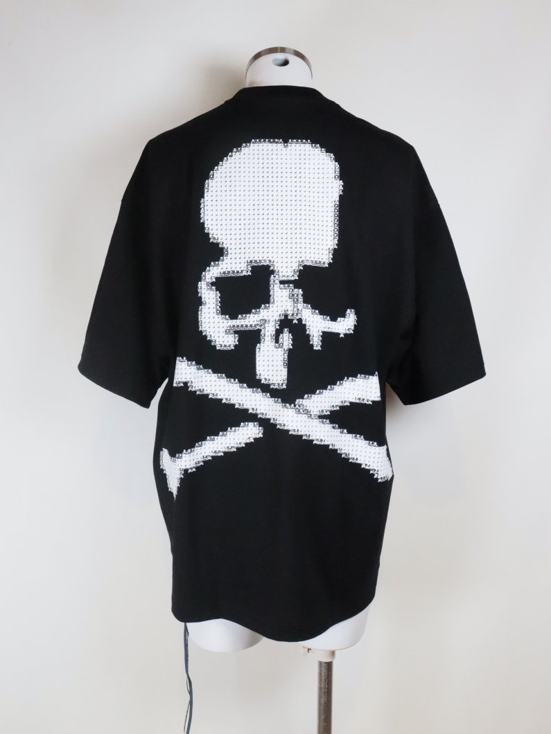 <img class='new_mark_img1' src='https://img.shop-pro.jp/img/new/icons47.gif' style='border:none;display:inline;margin:0px;padding:0px;width:auto;' />MICRO SKULL TEE (BOXY FIT)