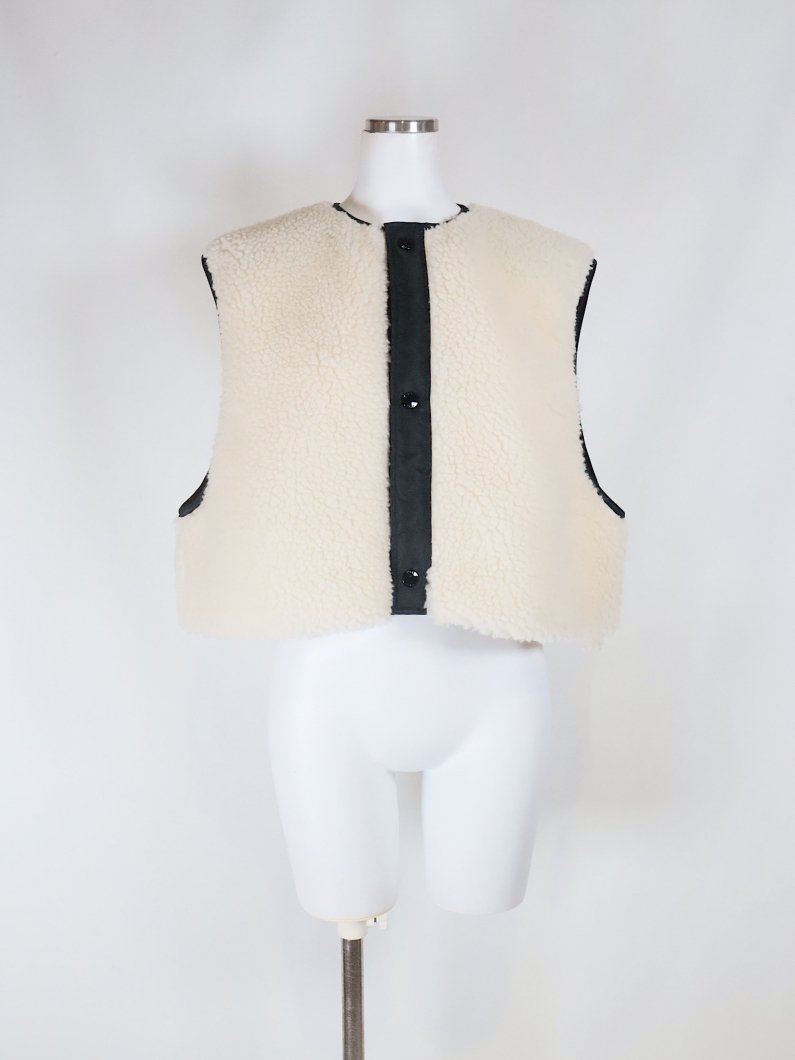 <img class='new_mark_img1' src='https://img.shop-pro.jp/img/new/icons14.gif' style='border:none;display:inline;margin:0px;padding:0px;width:auto;' />FAUX SHEARLING VEST