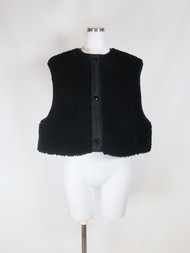 <img class='new_mark_img1' src='https://img.shop-pro.jp/img/new/icons47.gif' style='border:none;display:inline;margin:0px;padding:0px;width:auto;' />FAUX SHEARLING VEST