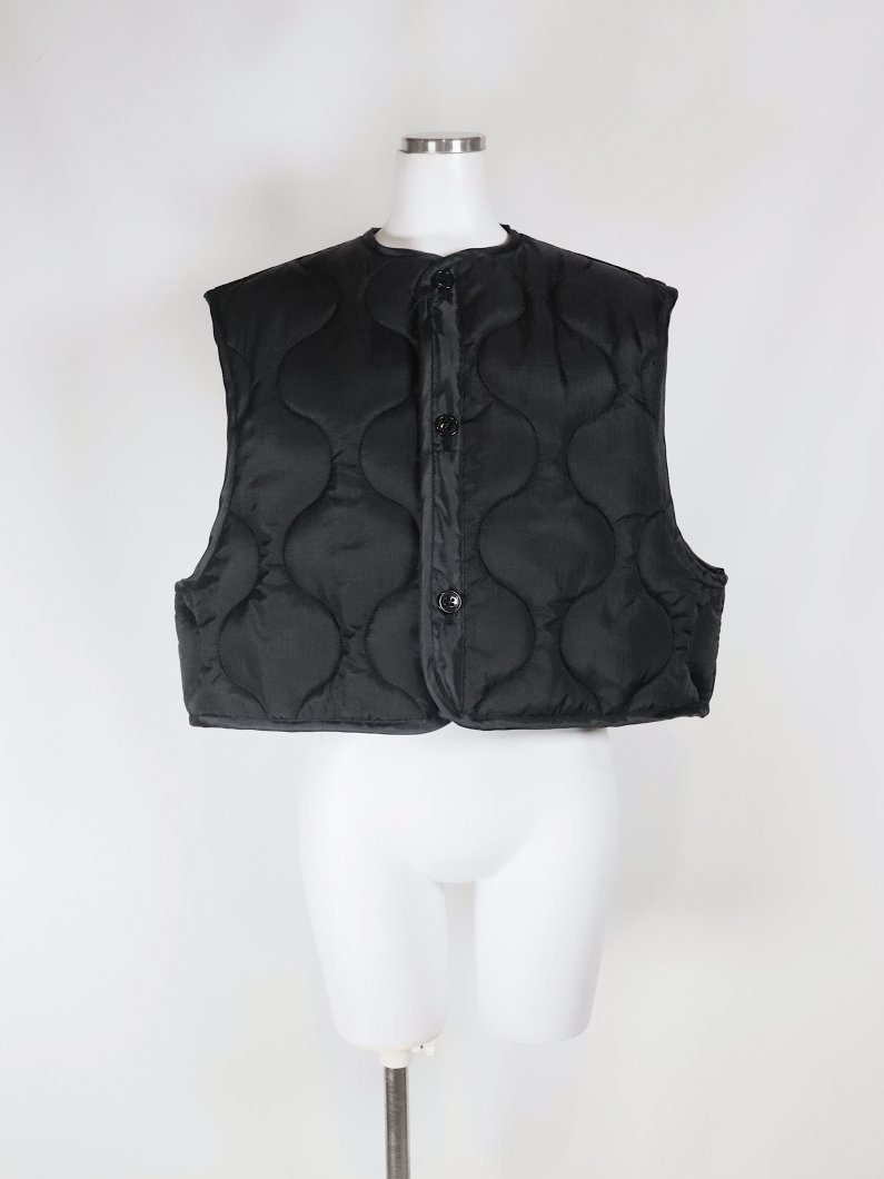 <img class='new_mark_img1' src='https://img.shop-pro.jp/img/new/icons14.gif' style='border:none;display:inline;margin:0px;padding:0px;width:auto;' />QUILTED CROPPED VEST