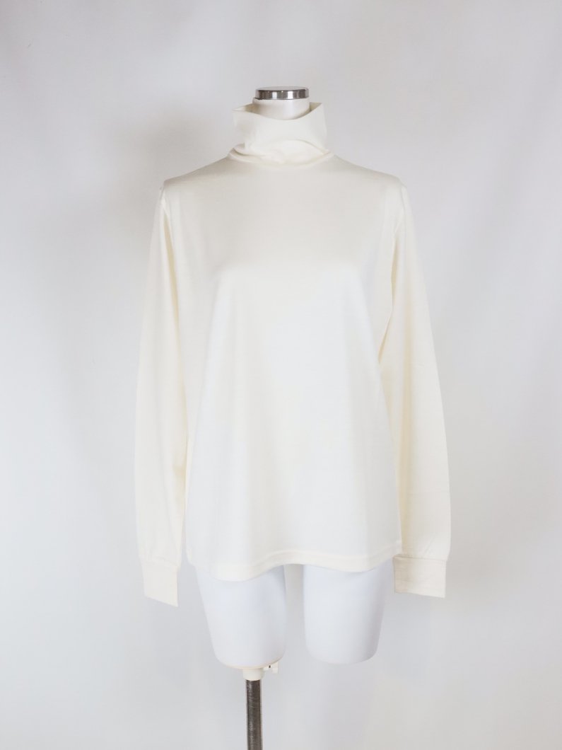 <img class='new_mark_img1' src='https://img.shop-pro.jp/img/new/icons14.gif' style='border:none;display:inline;margin:0px;padding:0px;width:auto;' />WOOL TURTLE NECK TEE