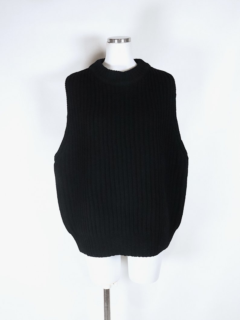 <img class='new_mark_img1' src='https://img.shop-pro.jp/img/new/icons14.gif' style='border:none;display:inline;margin:0px;padding:0px;width:auto;' />WOOL RIBBED SWEATER VEST