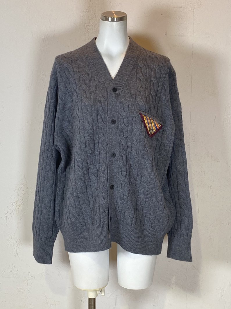 <img class='new_mark_img1' src='https://img.shop-pro.jp/img/new/icons14.gif' style='border:none;display:inline;margin:0px;padding:0px;width:auto;' />CABLE KNIT CARDIGAN
