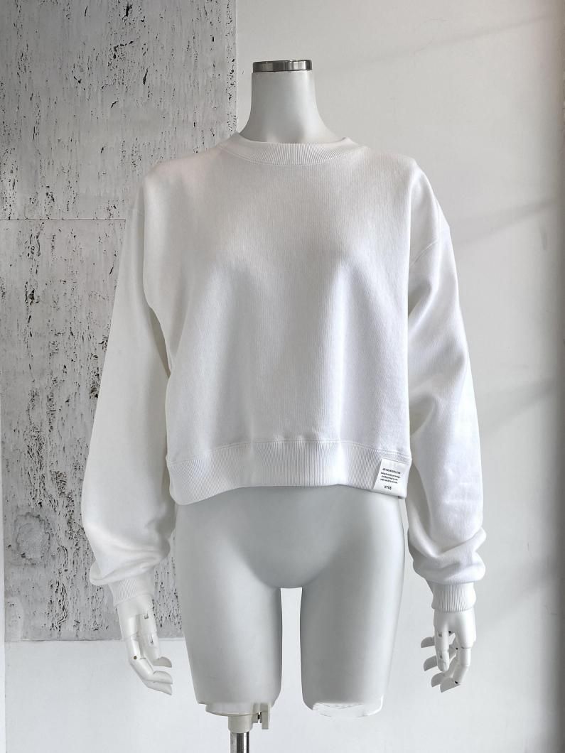 <img class='new_mark_img1' src='https://img.shop-pro.jp/img/new/icons14.gif' style='border:none;display:inline;margin:0px;padding:0px;width:auto;' />CROPPED SWEAT SHIRT