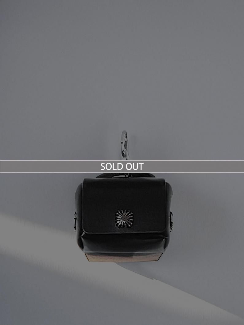 <img class='new_mark_img1' src='https://img.shop-pro.jp/img/new/icons47.gif' style='border:none;display:inline;margin:0px;padding:0px;width:auto;' />LEATHER EARPHONE CASE