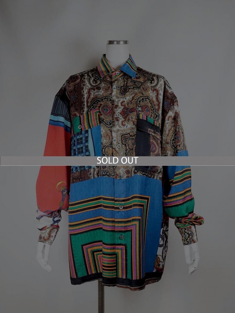 <img class='new_mark_img1' src='https://img.shop-pro.jp/img/new/icons47.gif' style='border:none;display:inline;margin:0px;padding:0px;width:auto;' />SCARF PRINT SHIRTS