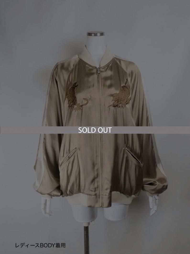 <img class='new_mark_img1' src='https://img.shop-pro.jp/img/new/icons47.gif' style='border:none;display:inline;margin:0px;padding:0px;width:auto;' />RAYON SATIN SOUVENIR JACKET