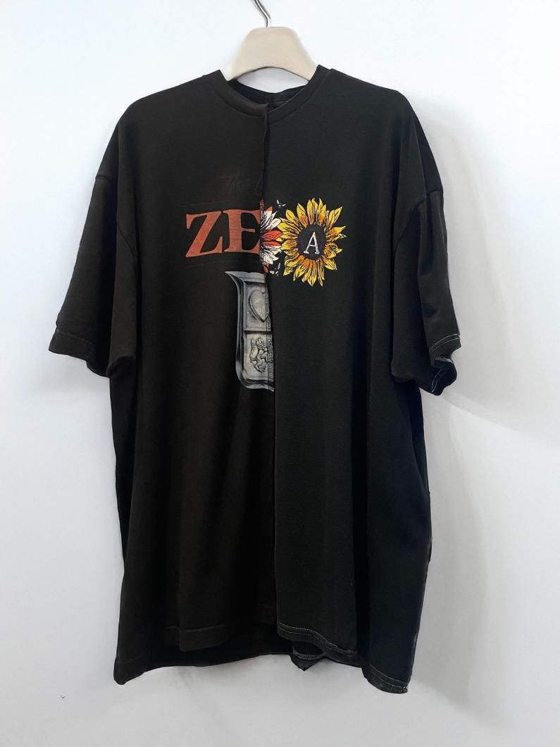 <img class='new_mark_img1' src='https://img.shop-pro.jp/img/new/icons47.gif' style='border:none;display:inline;margin:0px;padding:0px;width:auto;' />HALF DYED LOGO T