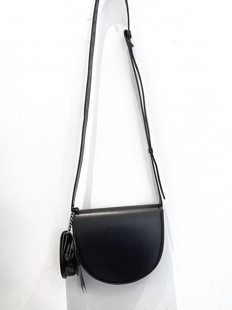 <img class='new_mark_img1' src='https://img.shop-pro.jp/img/new/icons14.gif' style='border:none;display:inline;margin:0px;padding:0px;width:auto;' />HULRA DOUBLE SADDLE SHOULDER BAG