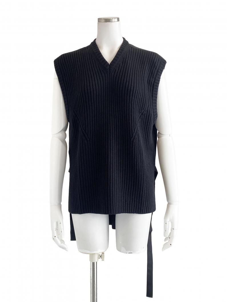 <img class='new_mark_img1' src='https://img.shop-pro.jp/img/new/icons14.gif' style='border:none;display:inline;margin:0px;padding:0px;width:auto;' />RIB DARTED KNIT VEST 