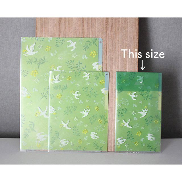 ミドリ「3ポケットクリアホルダー / 白い鳥柄」クリアファイルなら