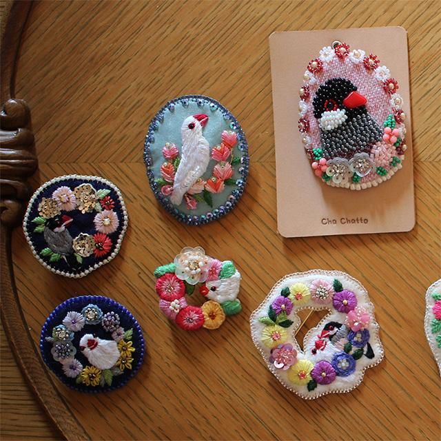 CP送料込】【1点もの】「お花と白文鳥ブローチ / 刺繍