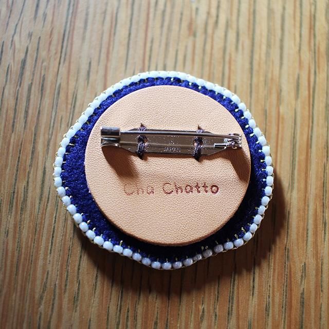 blue-》 ハンドメイド・手芸 ハンドメイド 刺繍 ブローチ 【chat mignon】