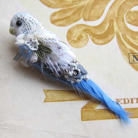 ハンドメイド】白雪小箱・ビーズリボン刺繍の鳥フェルトブローチ