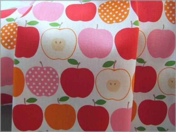CBポプリン 生地】リンゴ*林檎柄*レトロポップ*コットン*4A