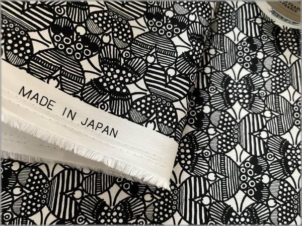 ブロード 生地】う早この布*ミニちょうちょ*動物柄*コットン*black*66A - 生地通販 マーブルマーケット