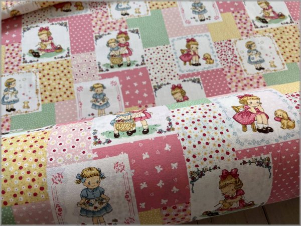 【シャーティング 生地】マーガレット＆ソフィー Dear little world QUILT GATE パッチ柄 ピンク 12B - 生地通販  マーブルマーケット