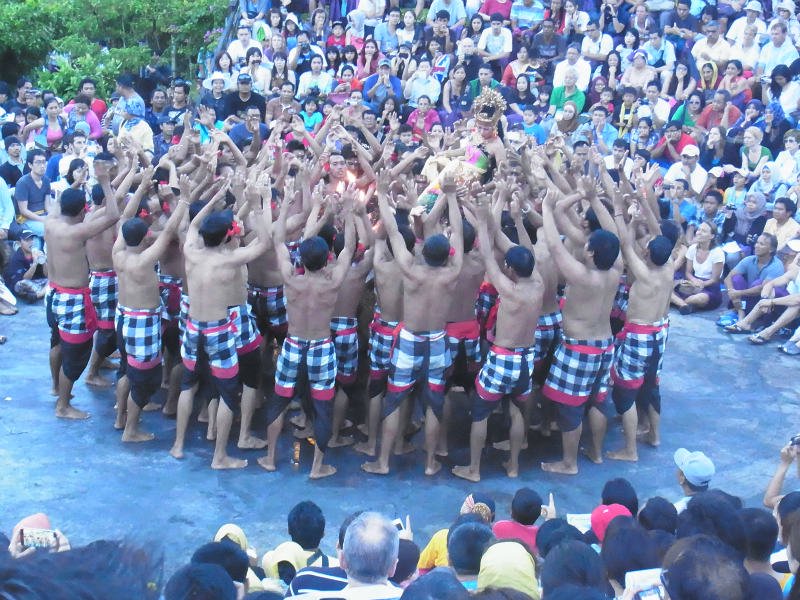 バリ島のケチャックダンスで有名なウルワツ寺院