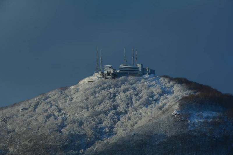 雪に覆われた美しい函館山