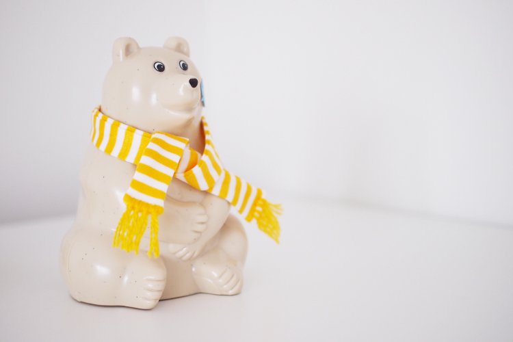 Polar Bear Money Box／シロクマ貯金箱2022マフラー付き- Tariraku