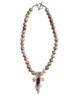 JANKY JEWELS / ジャンキージュエルズ - HELL'S ANGEL PEARL NECKLACE (PURPLE/WHITE PEARL)<img class='new_mark_img2' src='https://img.shop-pro.jp/img/new/icons55.gif' style='border:none;display:inline;margin:0px;padding:0px;width:auto;' />