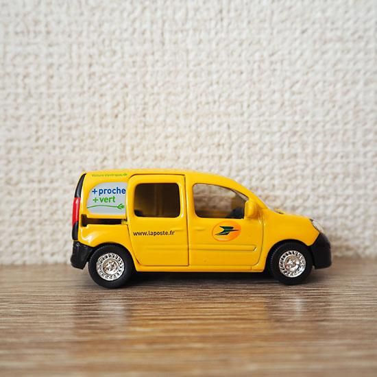 【レア日本未入荷】ルノー　カングー　LA POSTE ミニカー　フランス郵便局 フランスの郵便車と同色のルノー・カングー発売 【ニュース