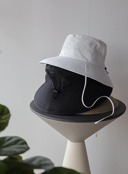PHEENY,cotton nylon dump hat,hat,cotton nylon,white,sand,black