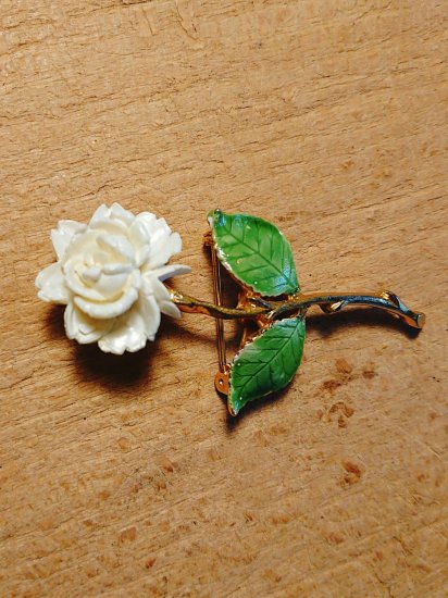 白薔薇のブローチ - atelier 金銀花